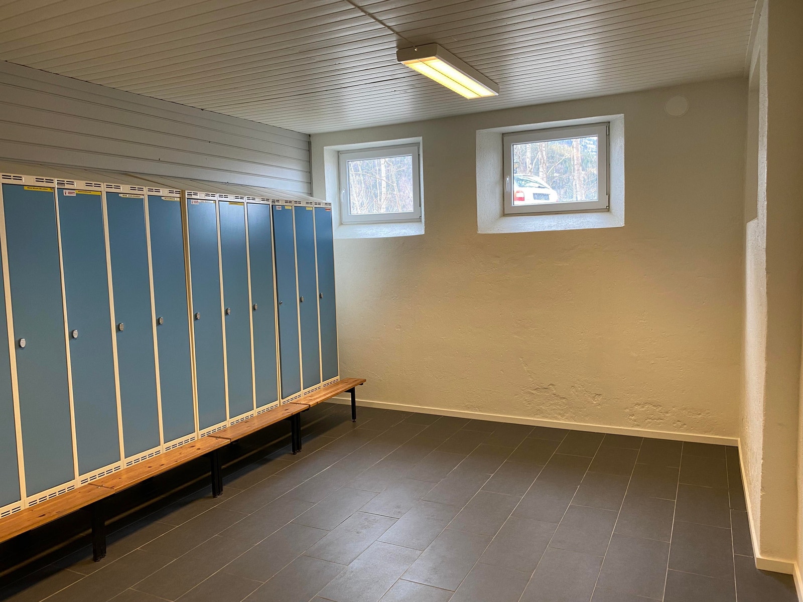 Garderobe 1 kjeller Galleribilde
