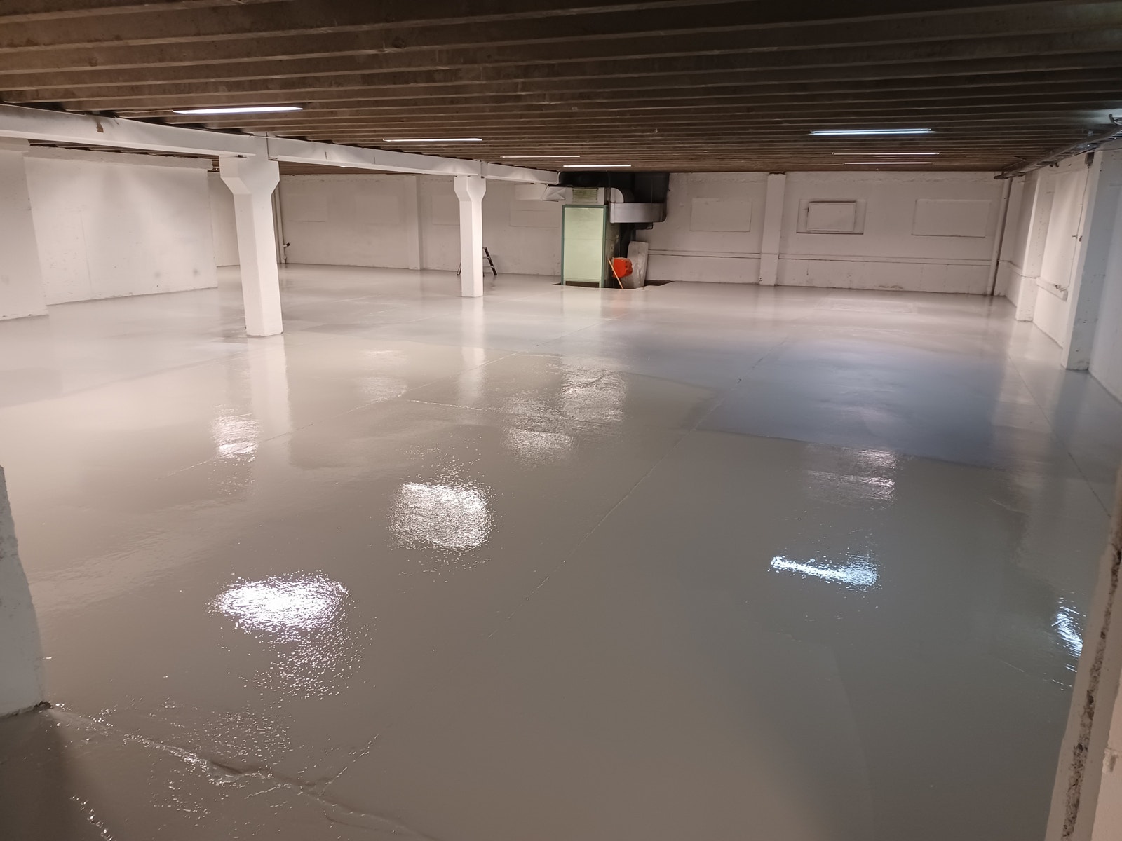 Lager/produksjon kjeller. Ca 600 kvm leies ut for 25 000,- + strøm og mva. Galleribilde