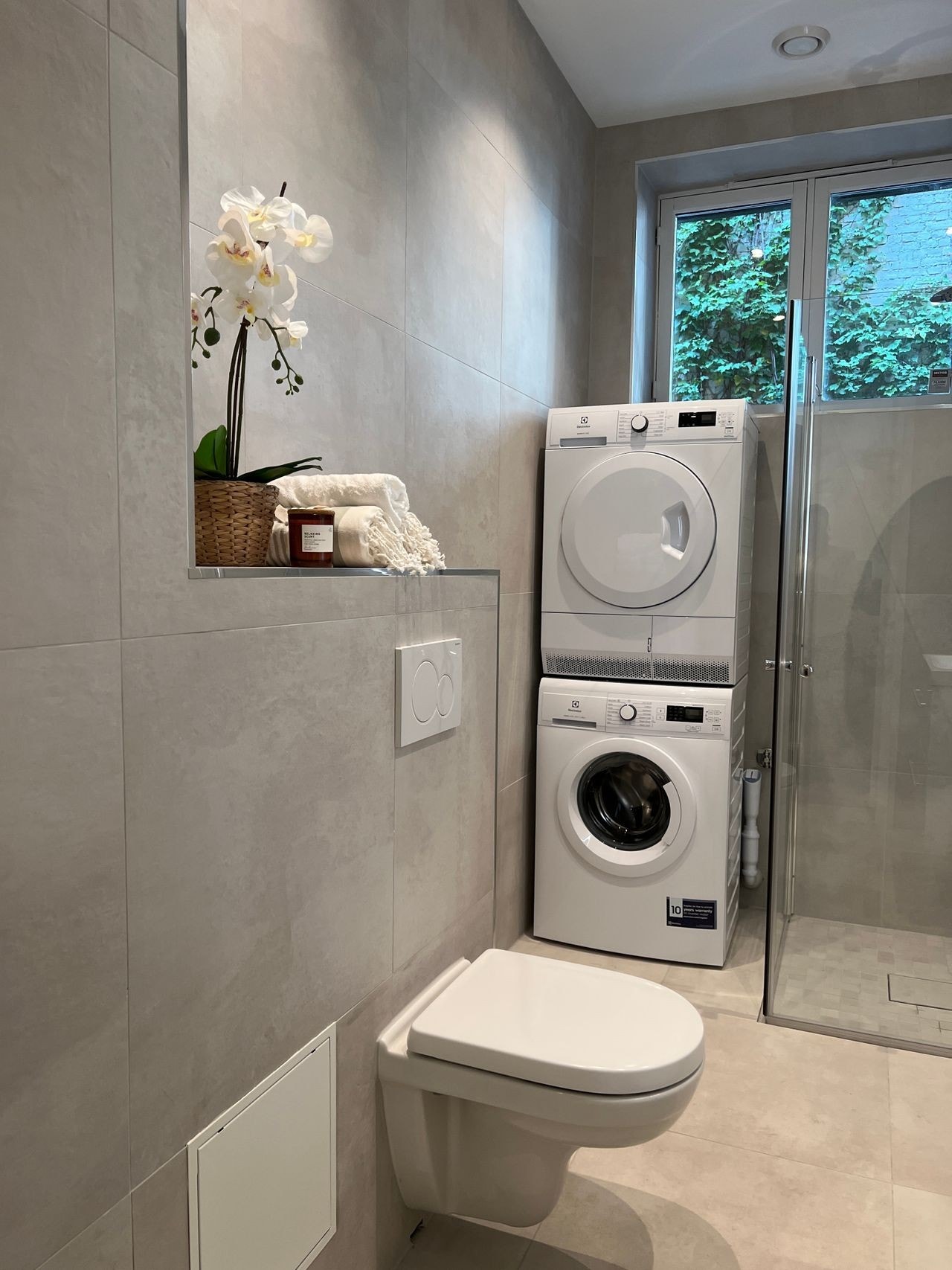 Felles bad med vaskemaskin/tørketrommel Galleribilde