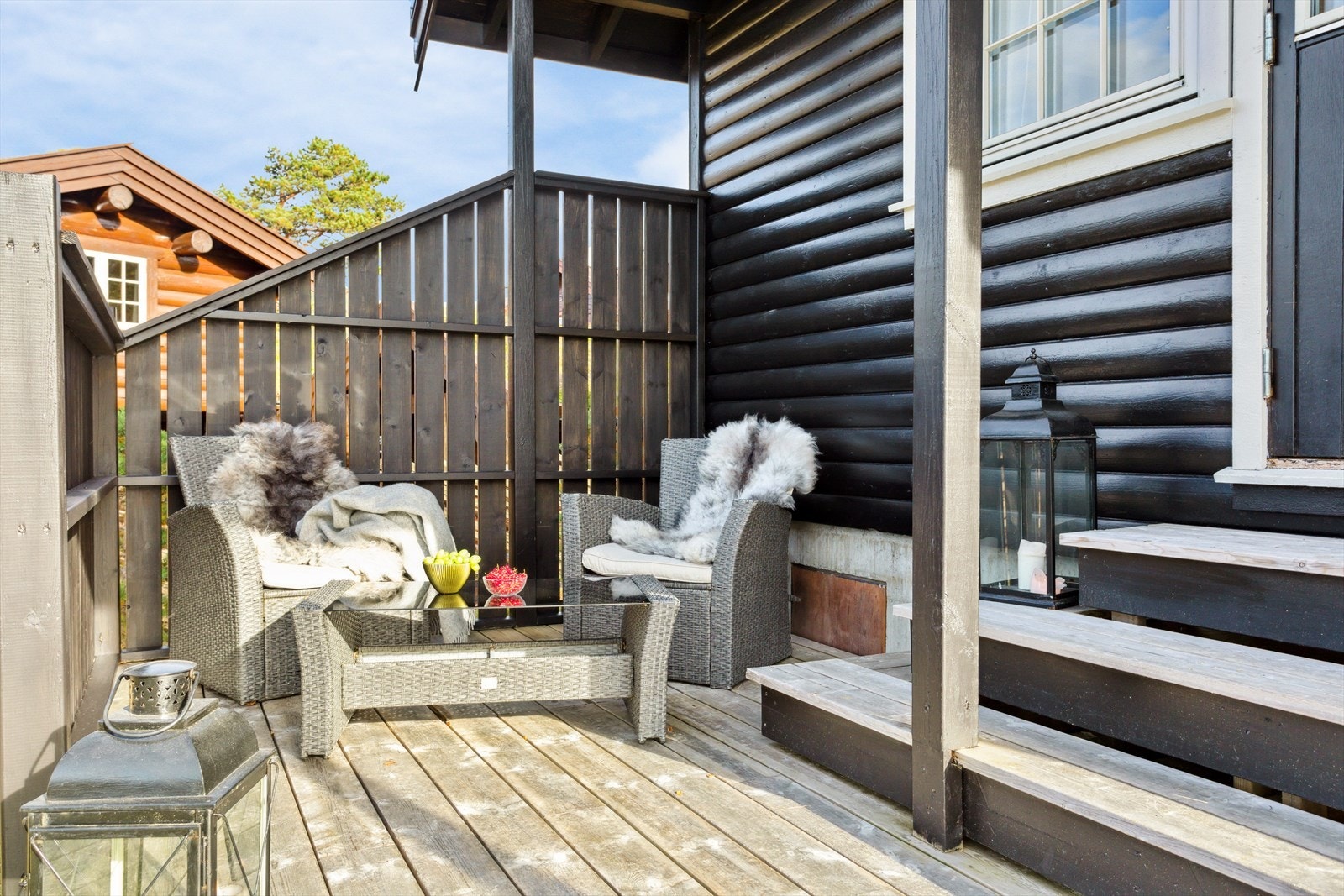 Nord-vestvendt og syd-vestvendt terrasse på ca. 27 m². Galleribilde
