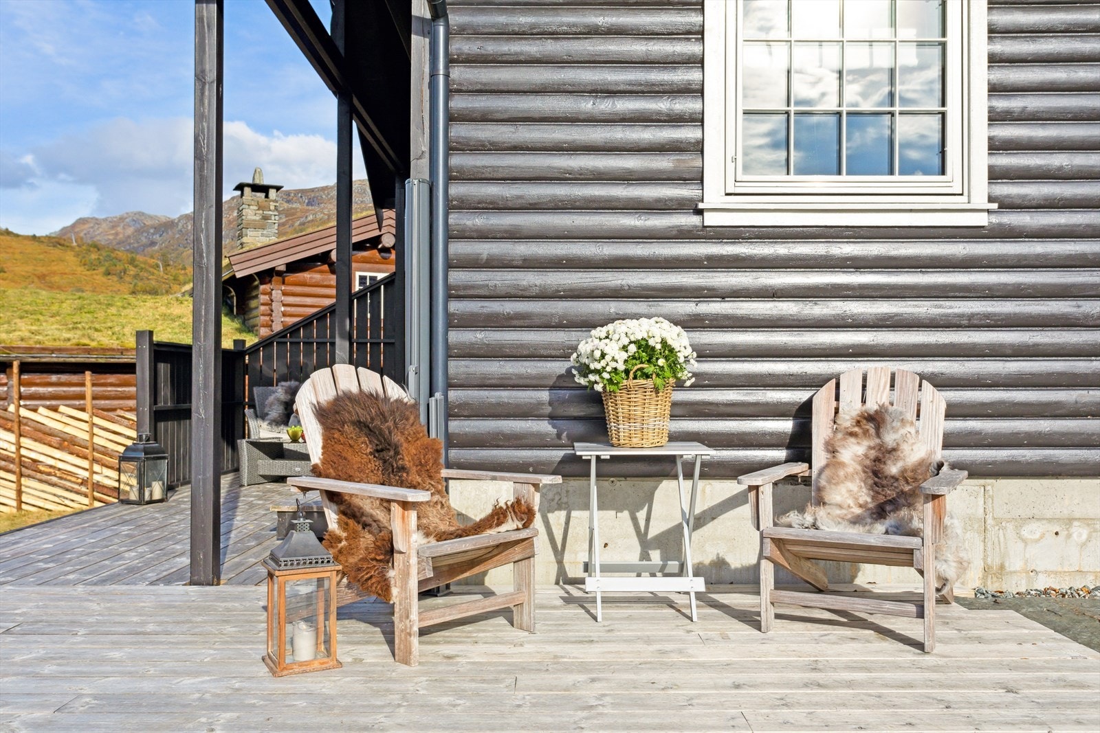 Uteområder rundt hytten. Galleribilde
