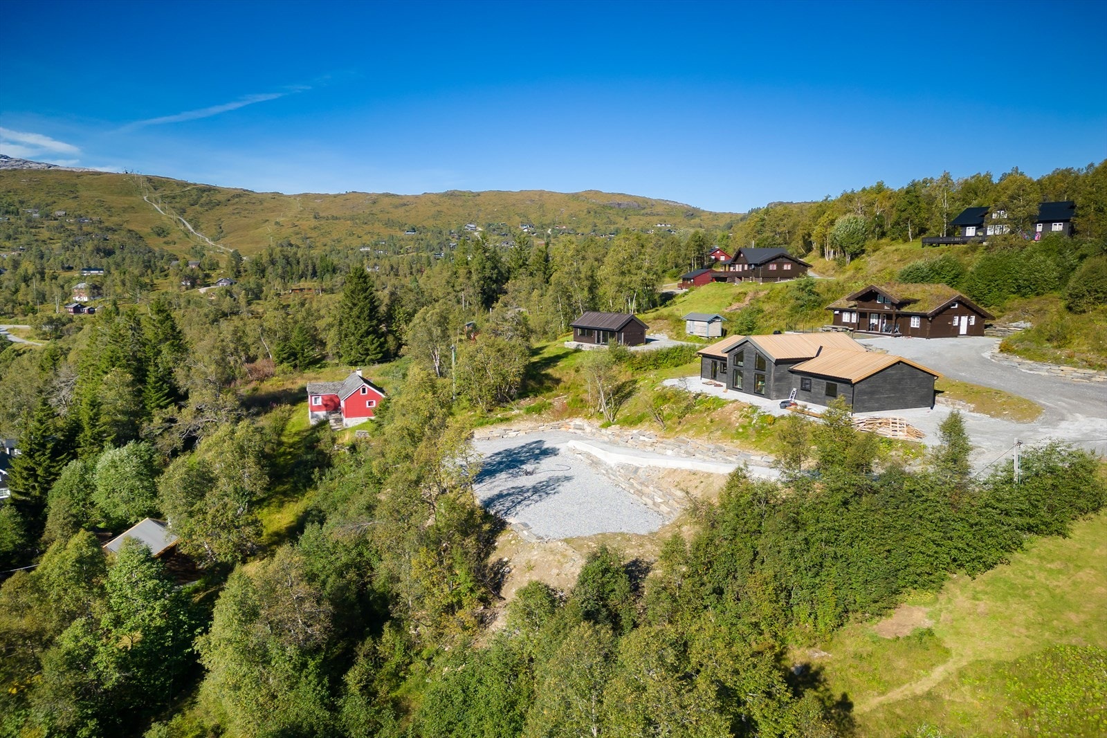 Tomten er på hele 1 456 m², så man får ikke flere hytter foran seg! Galleribilde
