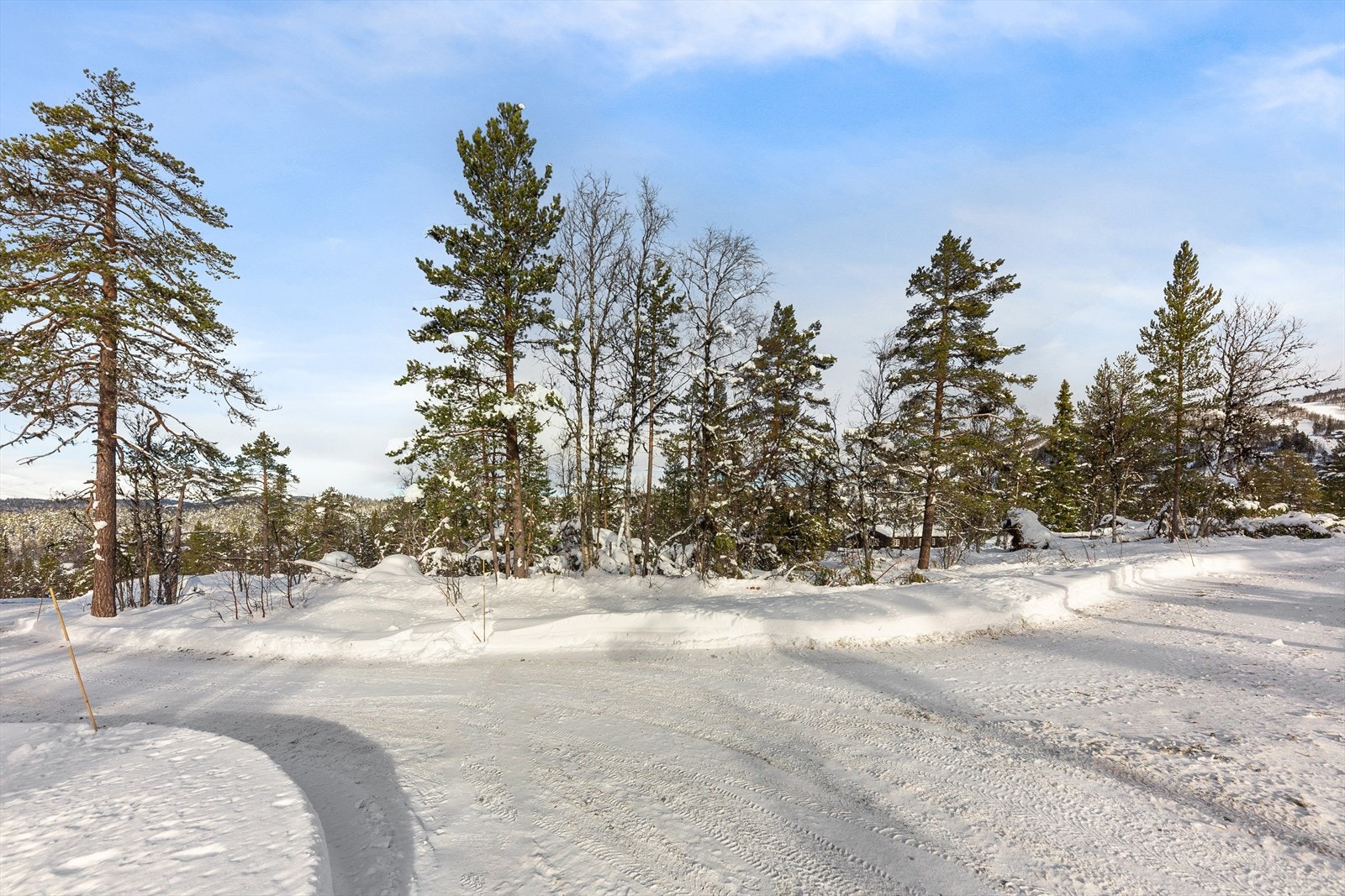 Det er lagt frem vann og avløp helt frem til tomten, klart for tilkobling Galleribilde