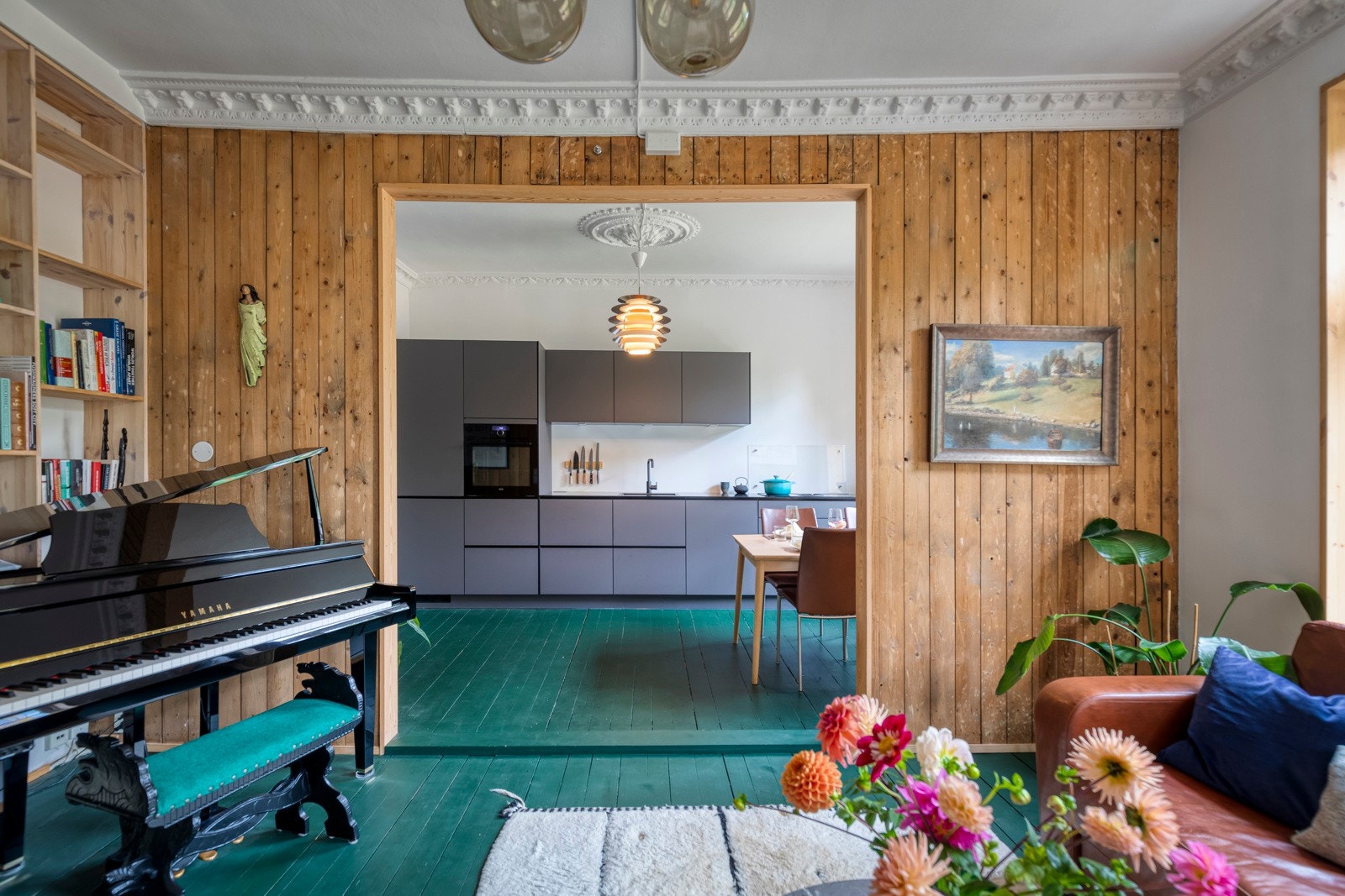 Delvis åpen løsning mot kjøkkenet. Galleribilde