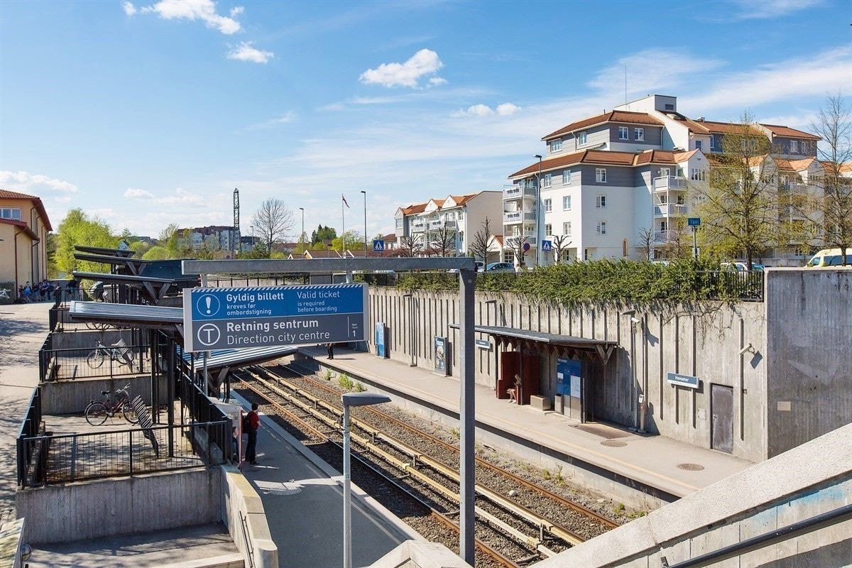 Kun 5 minutters gange til T-bane på Hovseter. Galleribilde