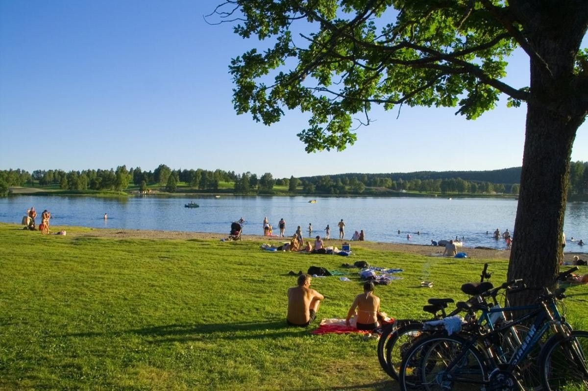 Populær badeplass ved Bogstadvannet. Galleribilde