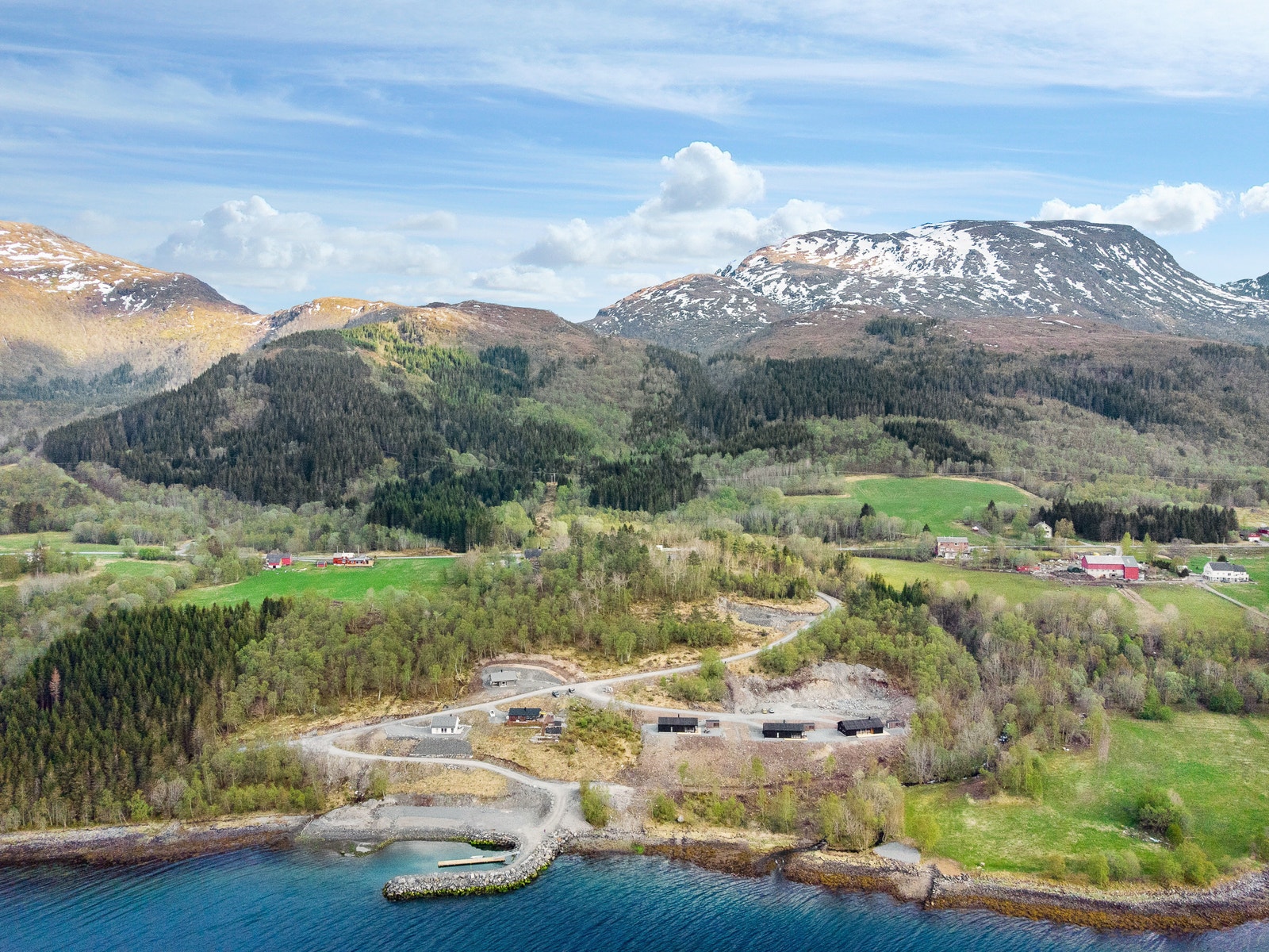 Fantastisk område for friluftsliv. Utbygd havn hvor det er mulig å kjøpe nausttomt og båtplass Galleribilde