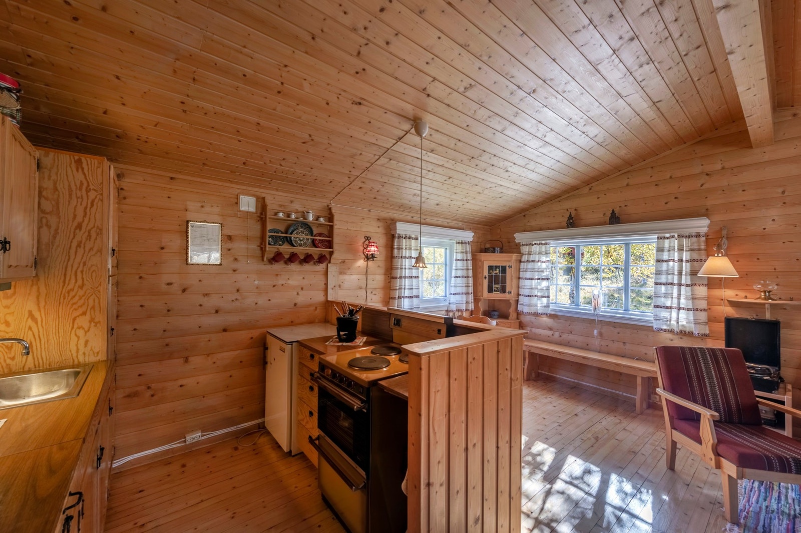 Overflater og innredning på kjøkken har fått TG1 av takstmann. Galleribilde