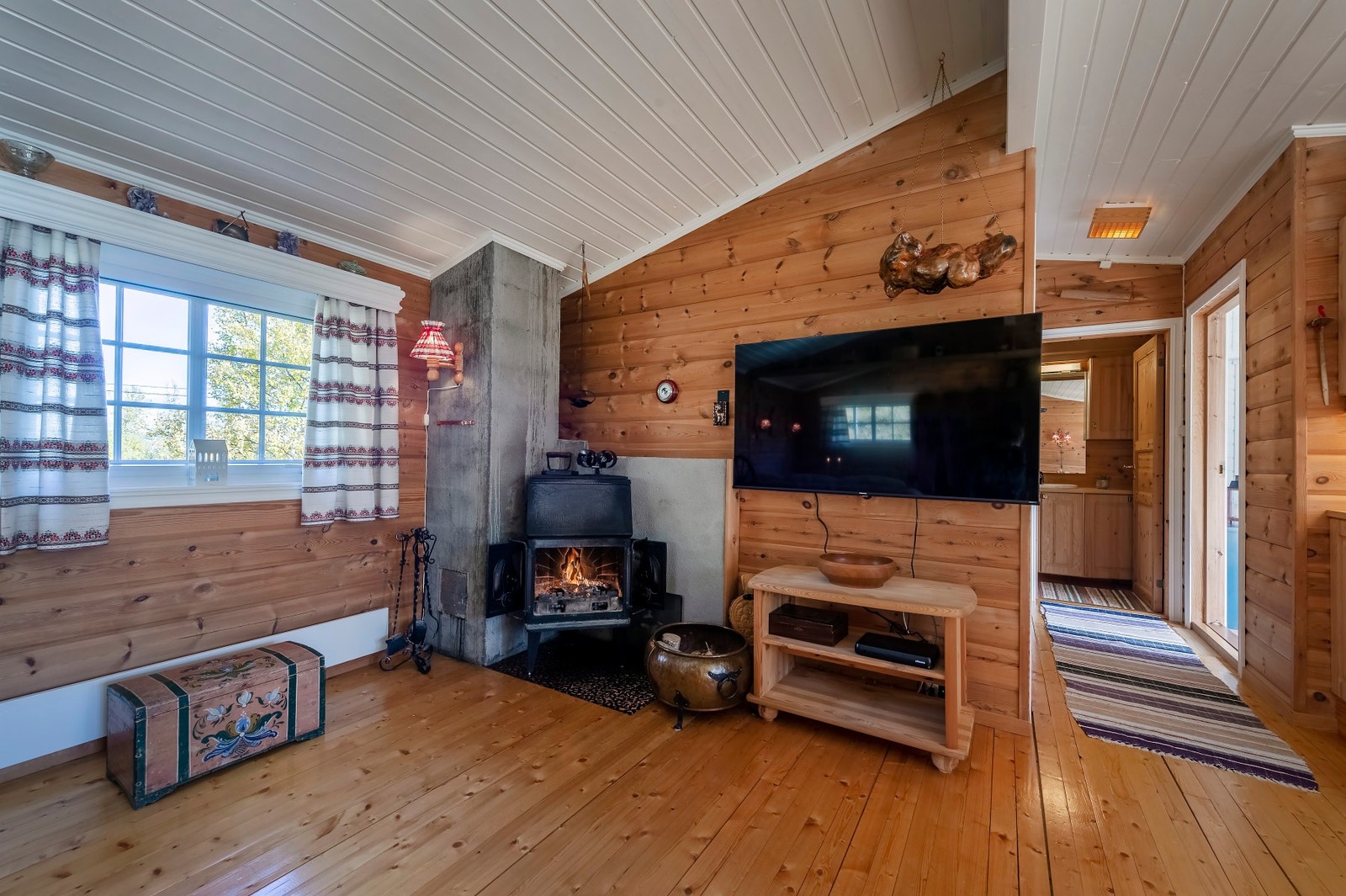 Det er peisovn i begge stuer. Galleribilde