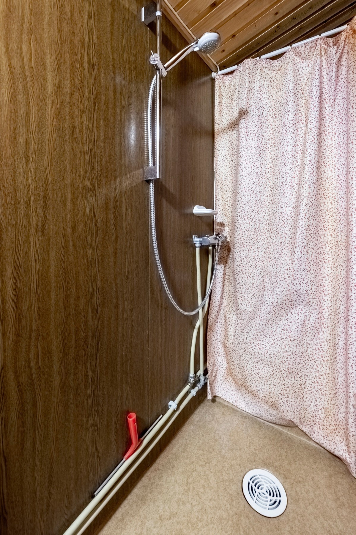 Hytten har også eget vaskerom med servant på 1,5 kvm. Galleribilde