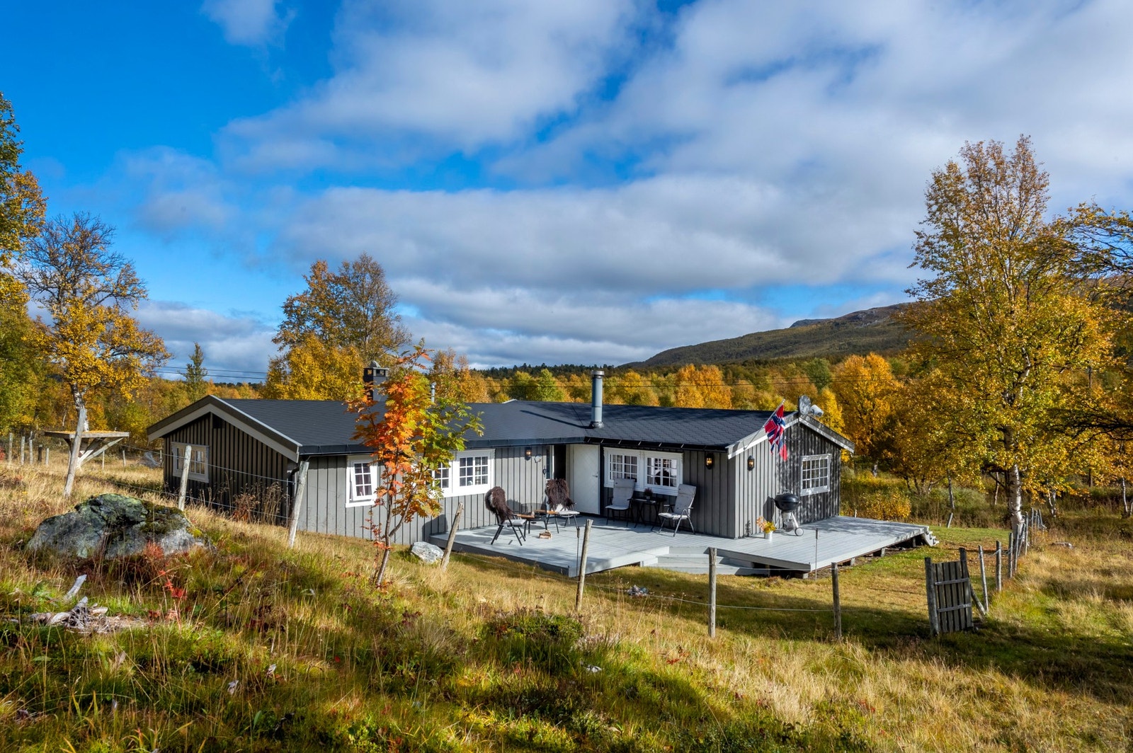 Fra hytten er det umiddelbar nærhet til helårs turterreng. Galleribilde