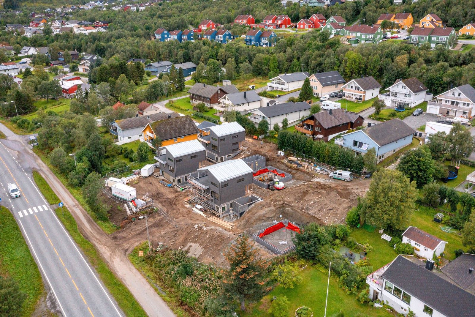 Gjennomtenkt planløsning, kvalitetsmaterialer og sentral beliggenhet.