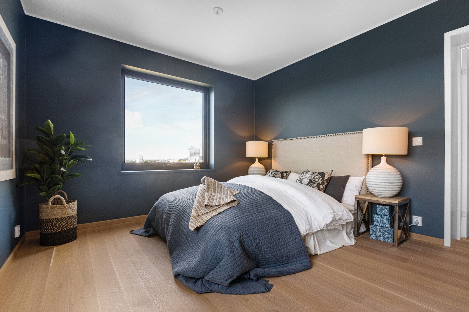 Hovedsoverommet på hele 14 kvm er malt i en nydelig farge. Galleribilde