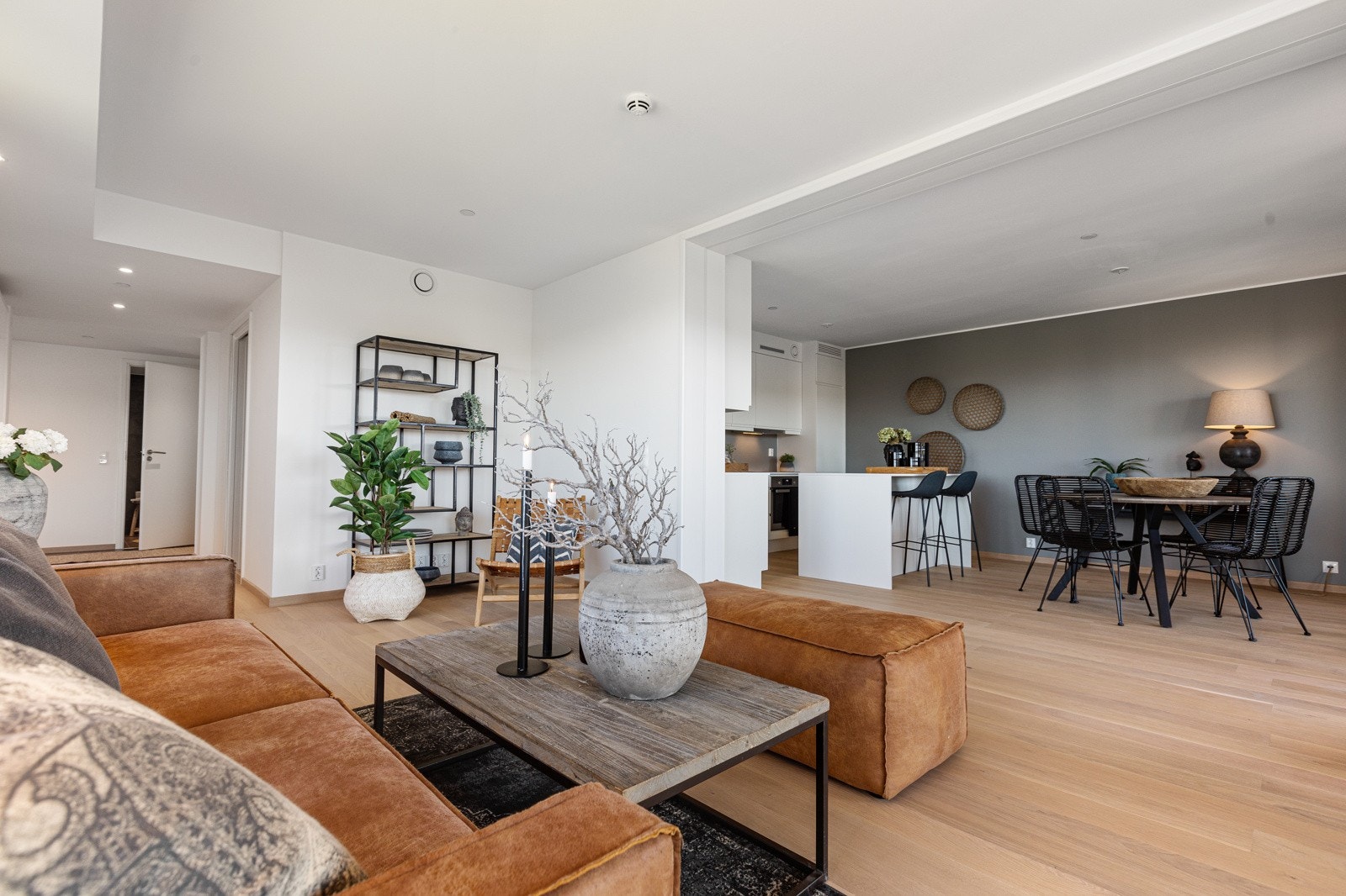 Åpen løsning mellom stue og kjøkken Galleribilde