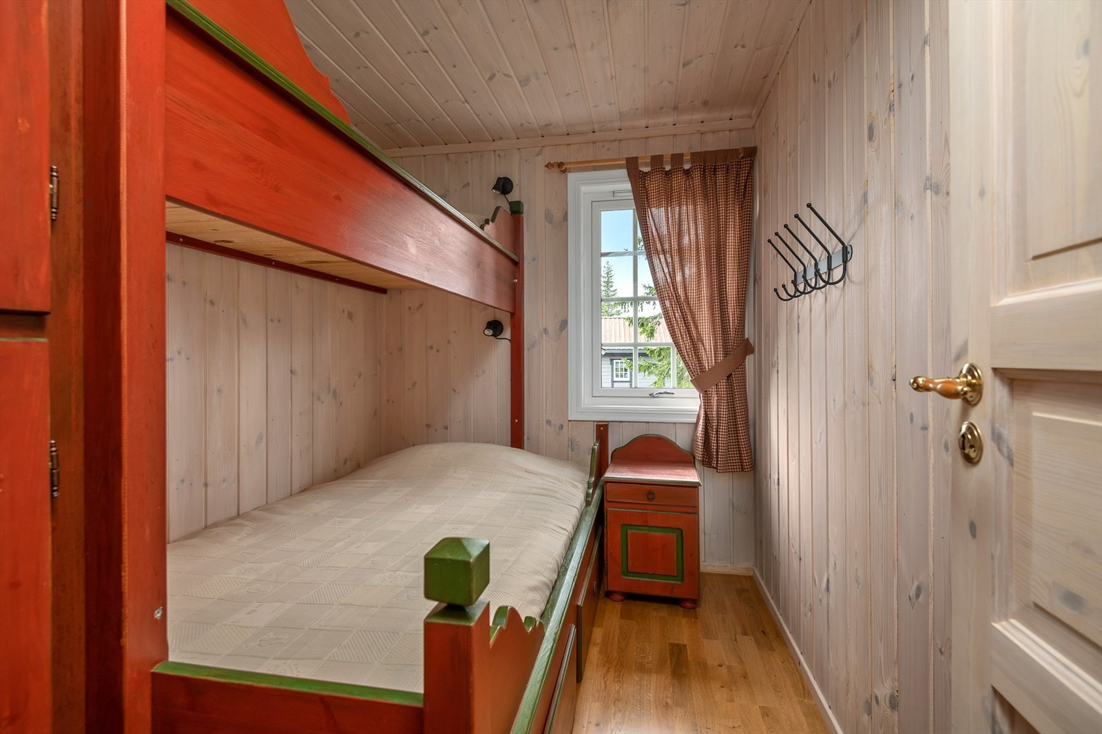 Soverom med plass til familiekøye. Galleribilde