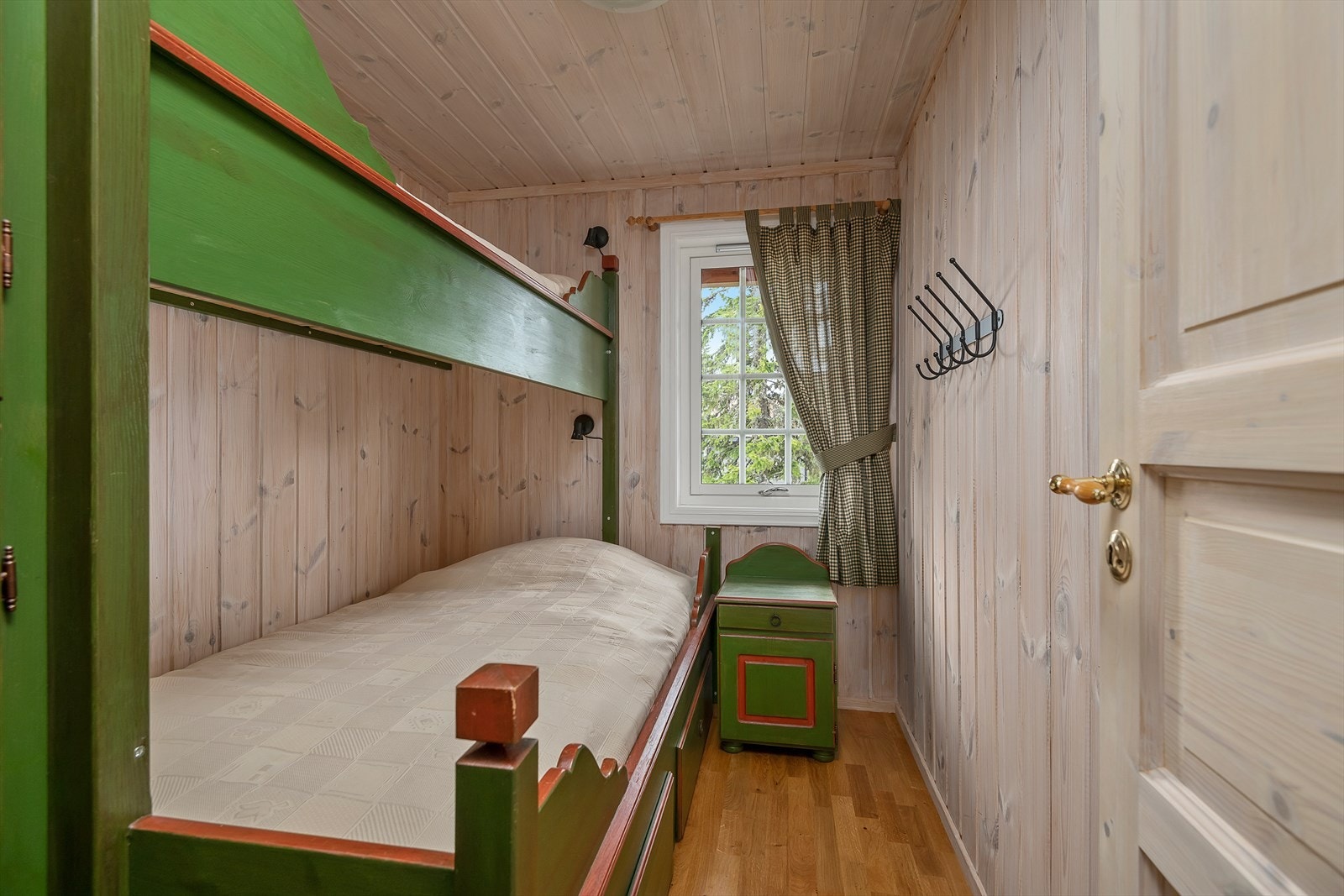 Soverom med plass til familiekøye. Galleribilde