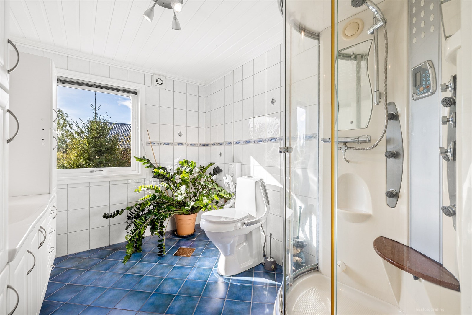 Flislagt bad med varmekabler i gulv Galleribilde