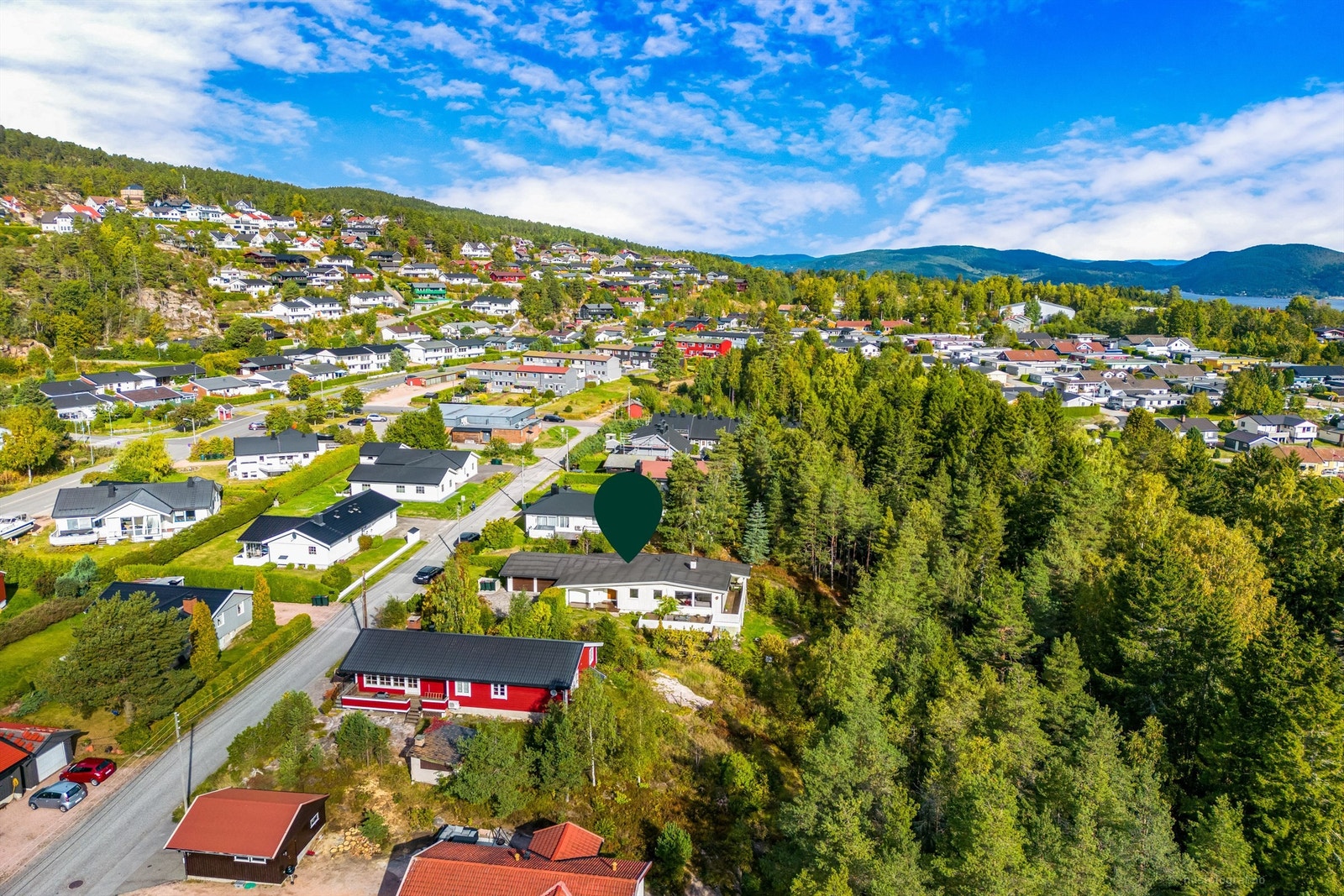 Buss fra Mariås og Ebbestad ned til Svelvik Galleribilde