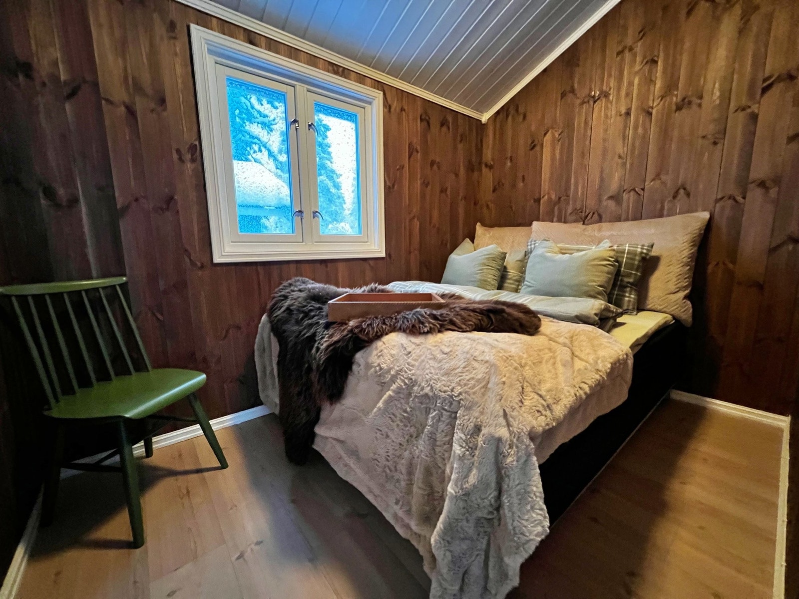 Soverom 1 med plass til dobbeltseng Galleribilde