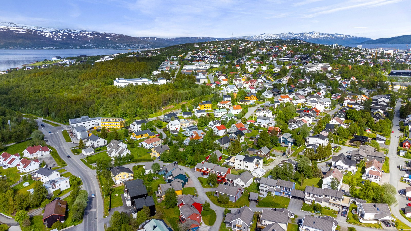 Det er kort veg inn til bysentrum med alle de sentrumsfasilitetene storbyen har å tilby.