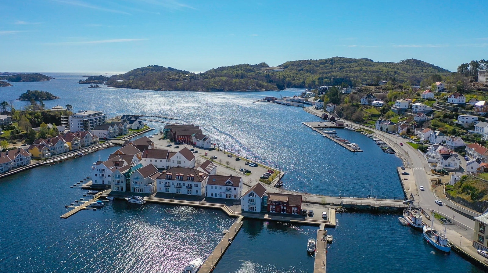 Farsund er en vakker og historisk Sørlandsby, samt en såkalt Kaperby - lenge før en viss Kaptein Sabeltann! Galleribilde