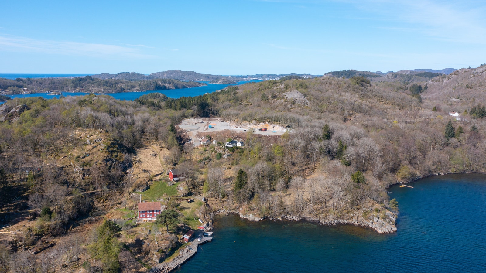 Her ser du feltet og Farsund sentrum. Det er kun en kort koselig båttur inn til denne vakre Sørlandske Kaperbyen! Galleribilde