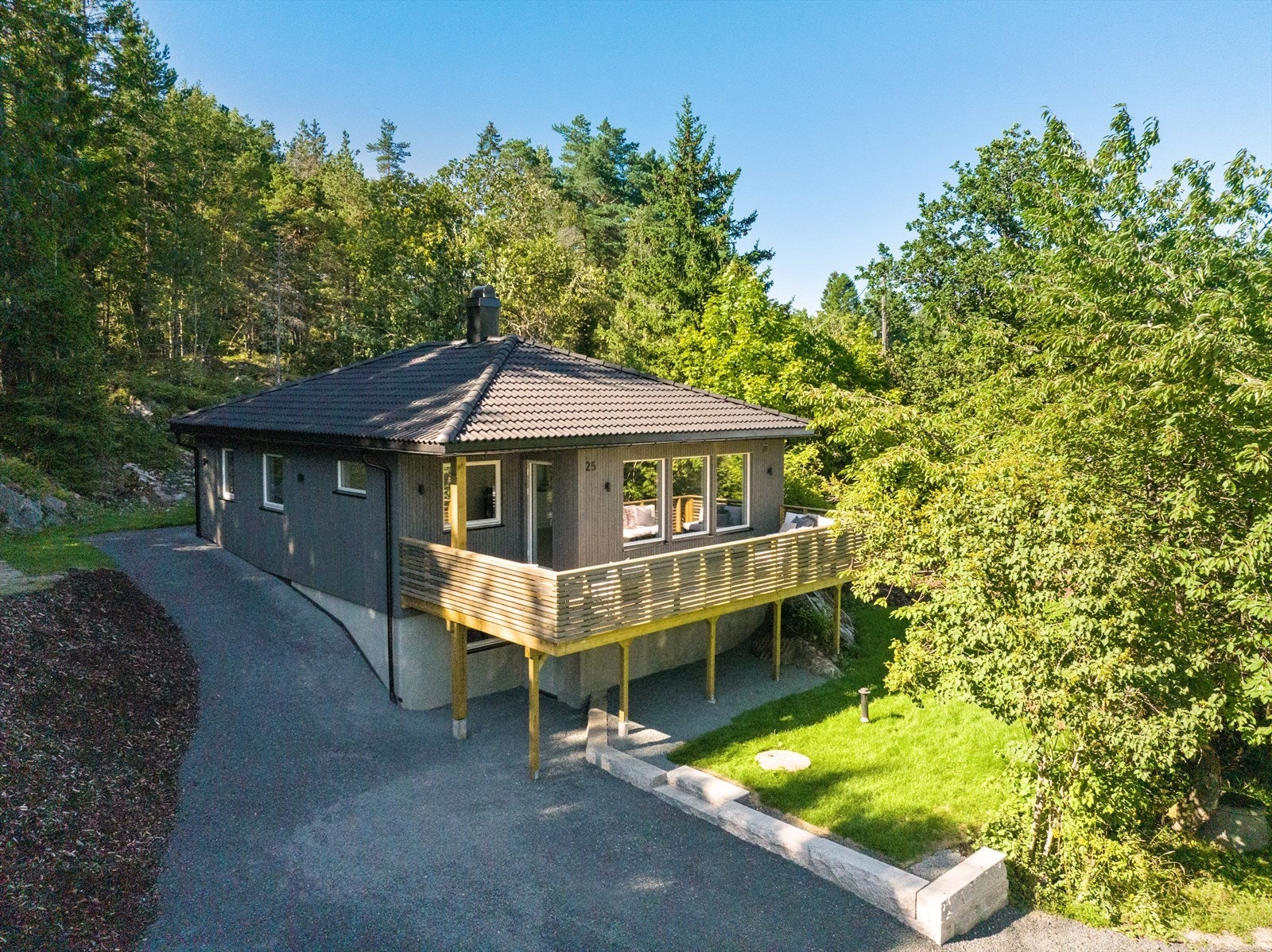 Her bor du med kort avstand til fjorden med gode bademuligheter og Tofte med diverse servicetilbud. Galleribilde