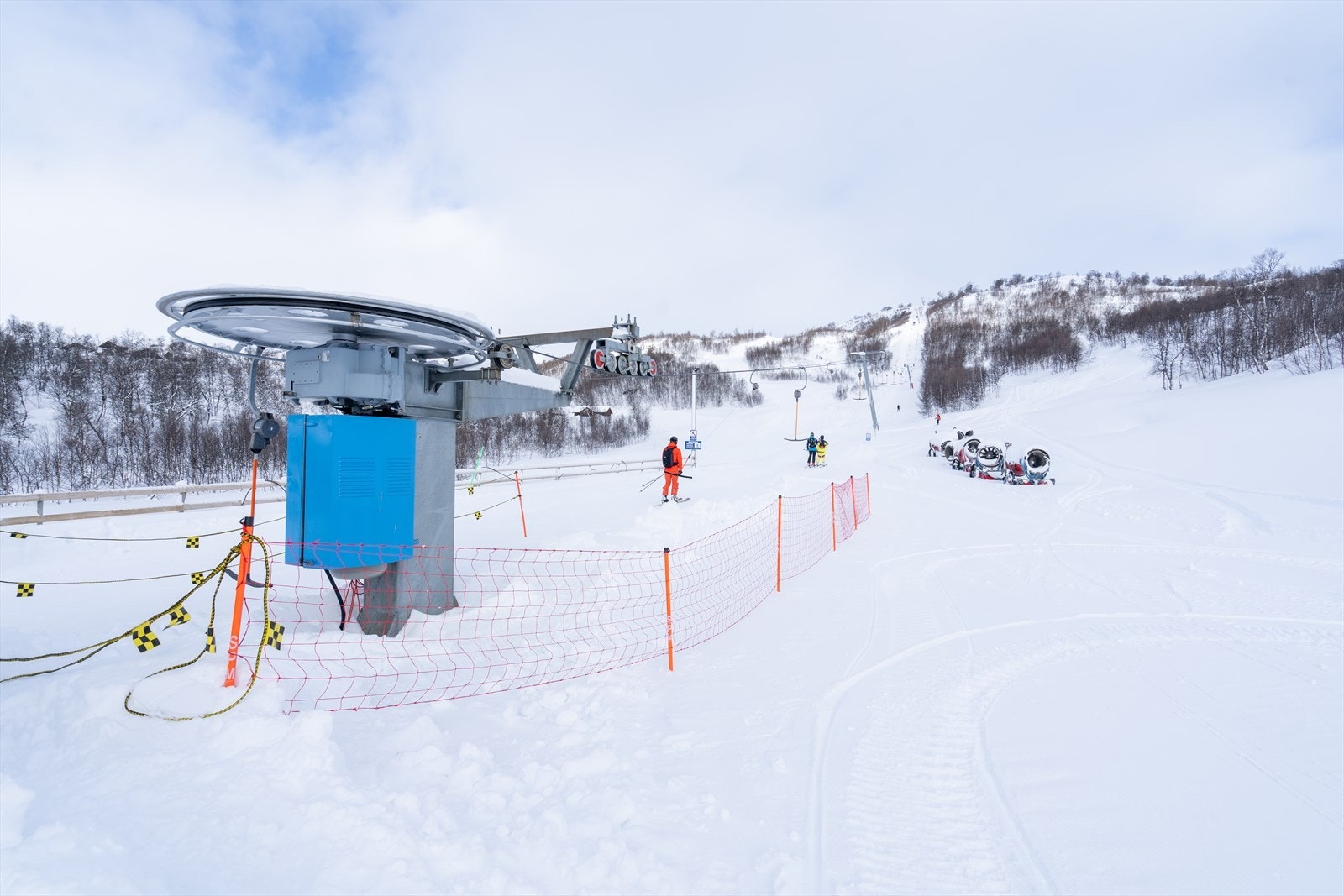 Skisenteret har 6 heiser og barnetrekk (belte) Galleribilde