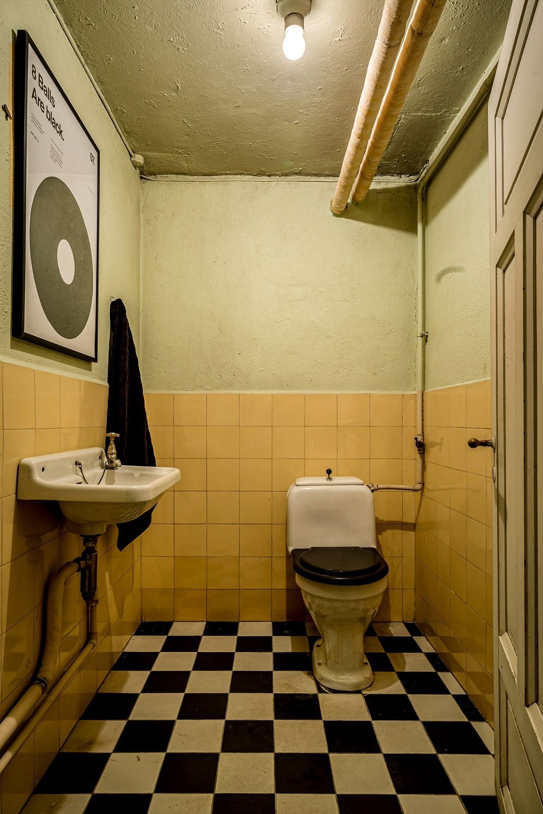 WC i kjeller Galleribilde