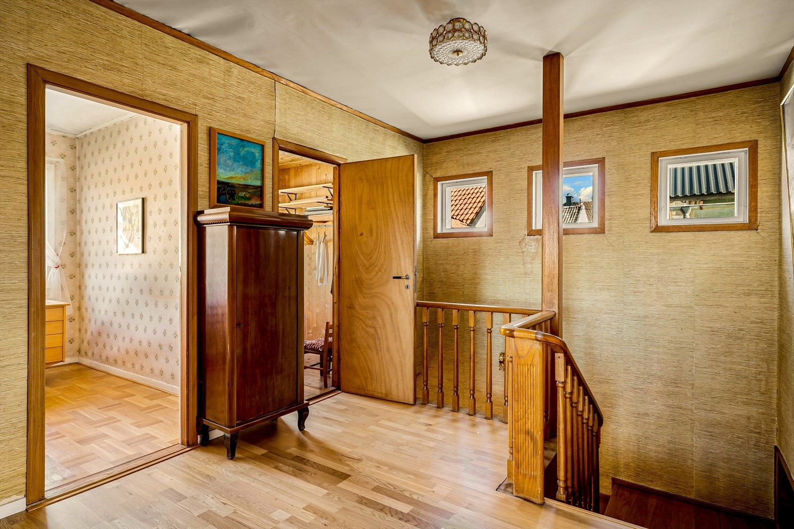 Romslig trappehall i 2. etasje Galleribilde