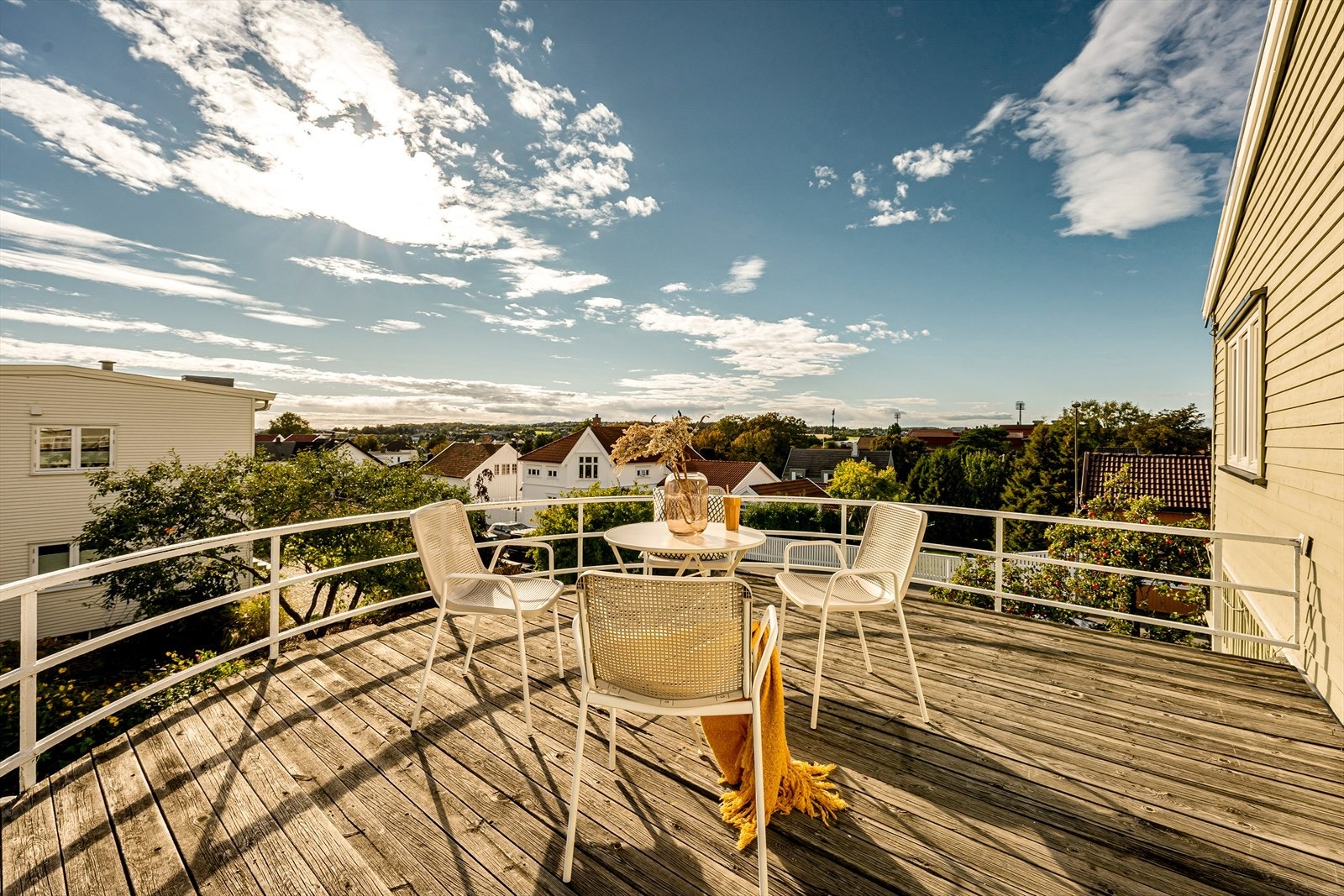 Balkong med god tilgang til sol og lys Galleribilde