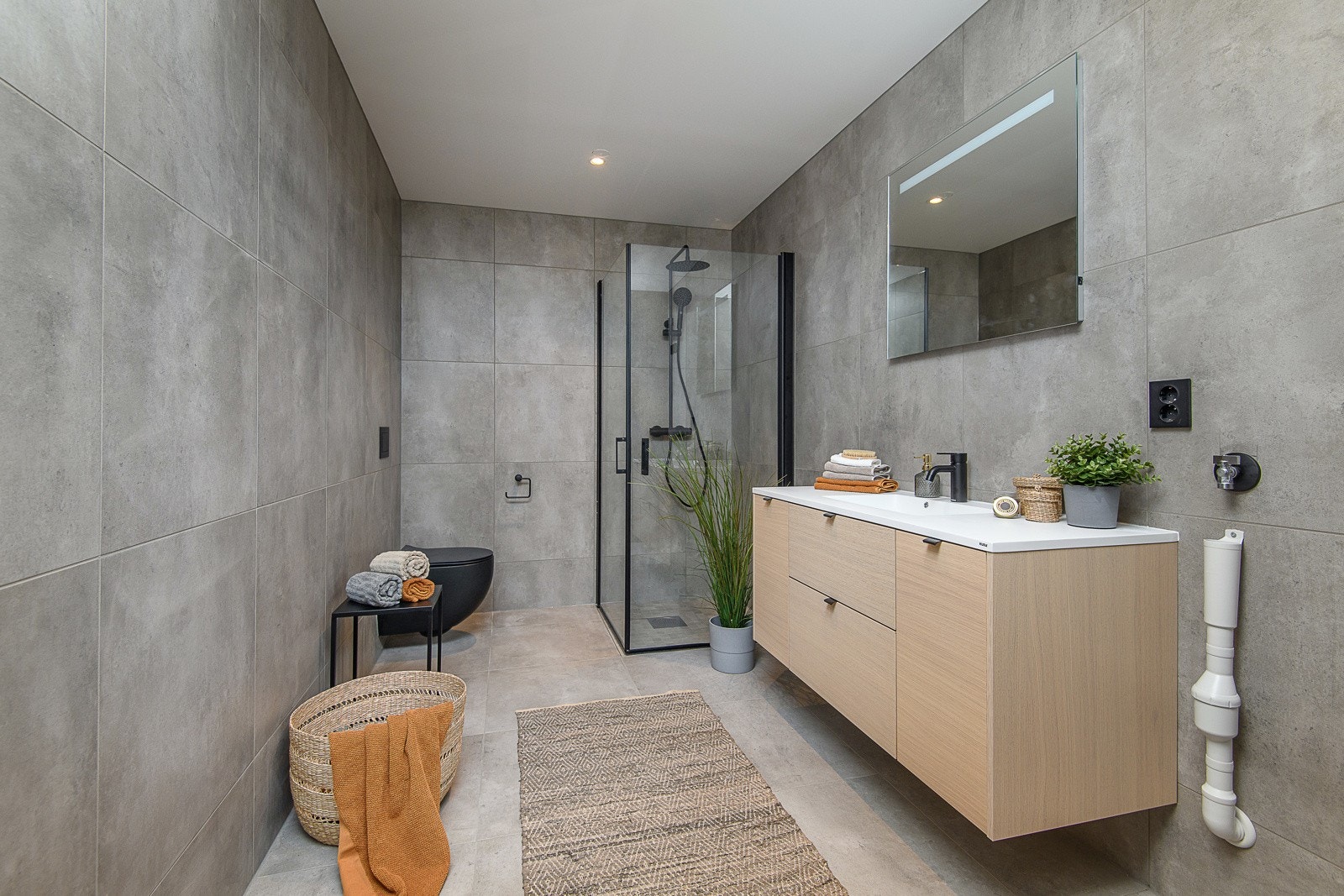 32nevra Galleribilde