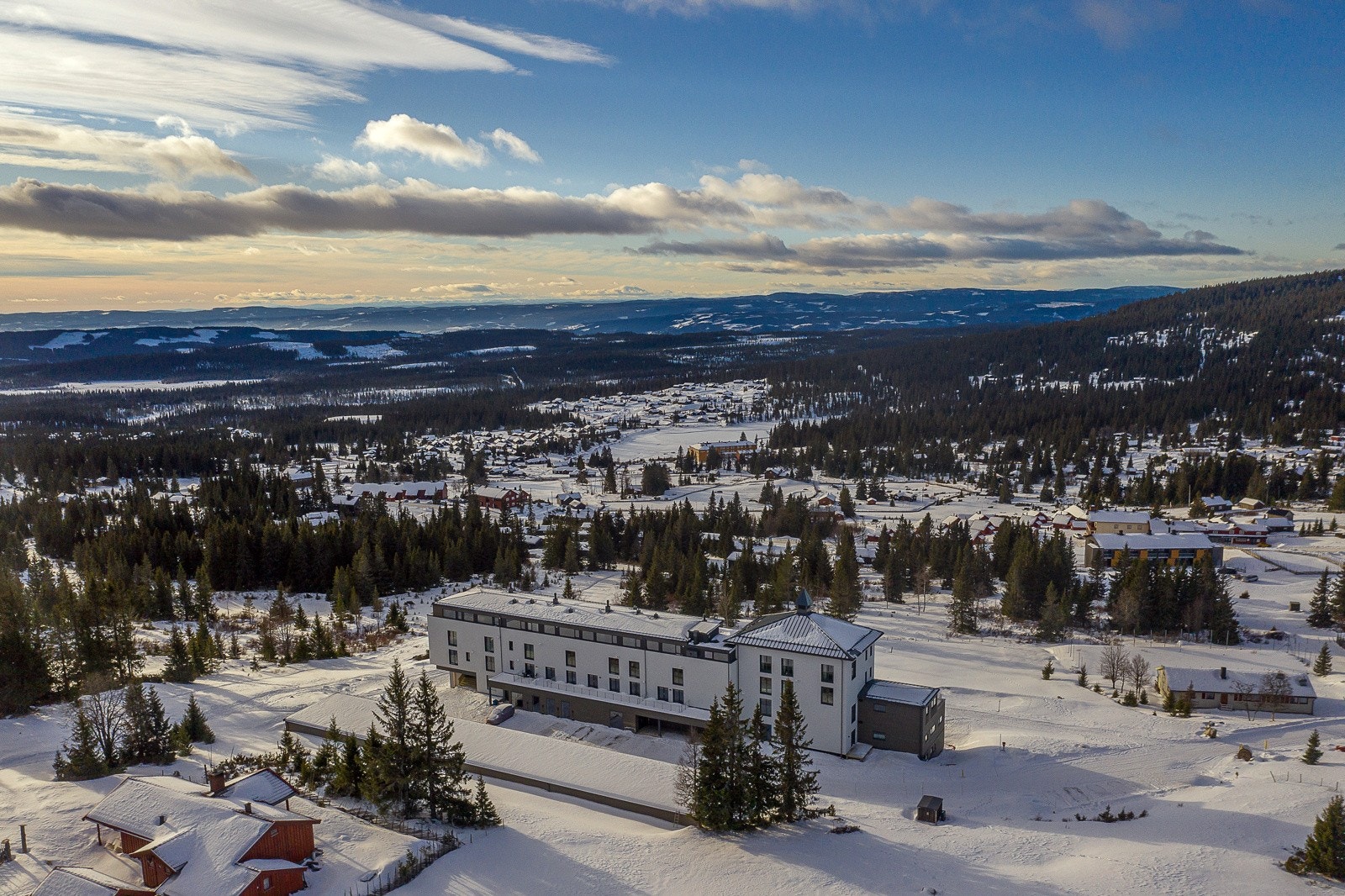 Snøsikkert område hvor man har et unikt skiterreng med milevis av maskinpreparerte løyper som strekker seg langt innover fjellheimen. Galleribilde