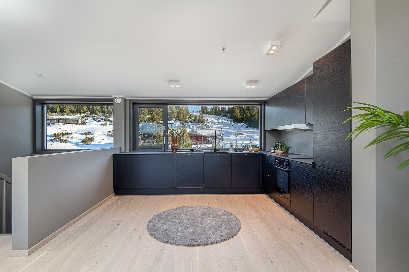 Moderne kjøkken fra HTH med integrerte hvitevarer Galleribilde