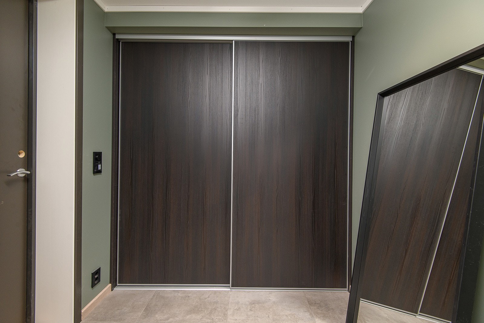 Skyvedørsgarderobe i Galleribilde