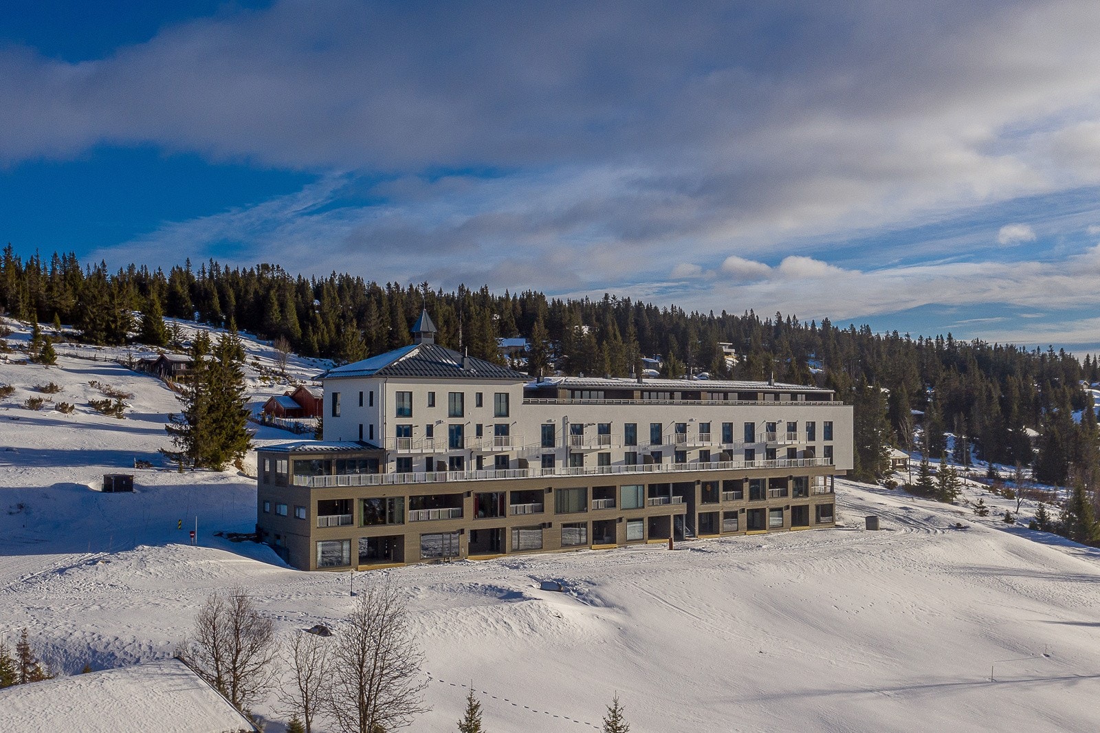 Fra leilighetene kan man spenne på seg skiene og gå rett ut i oppkjørte løyper Galleribilde