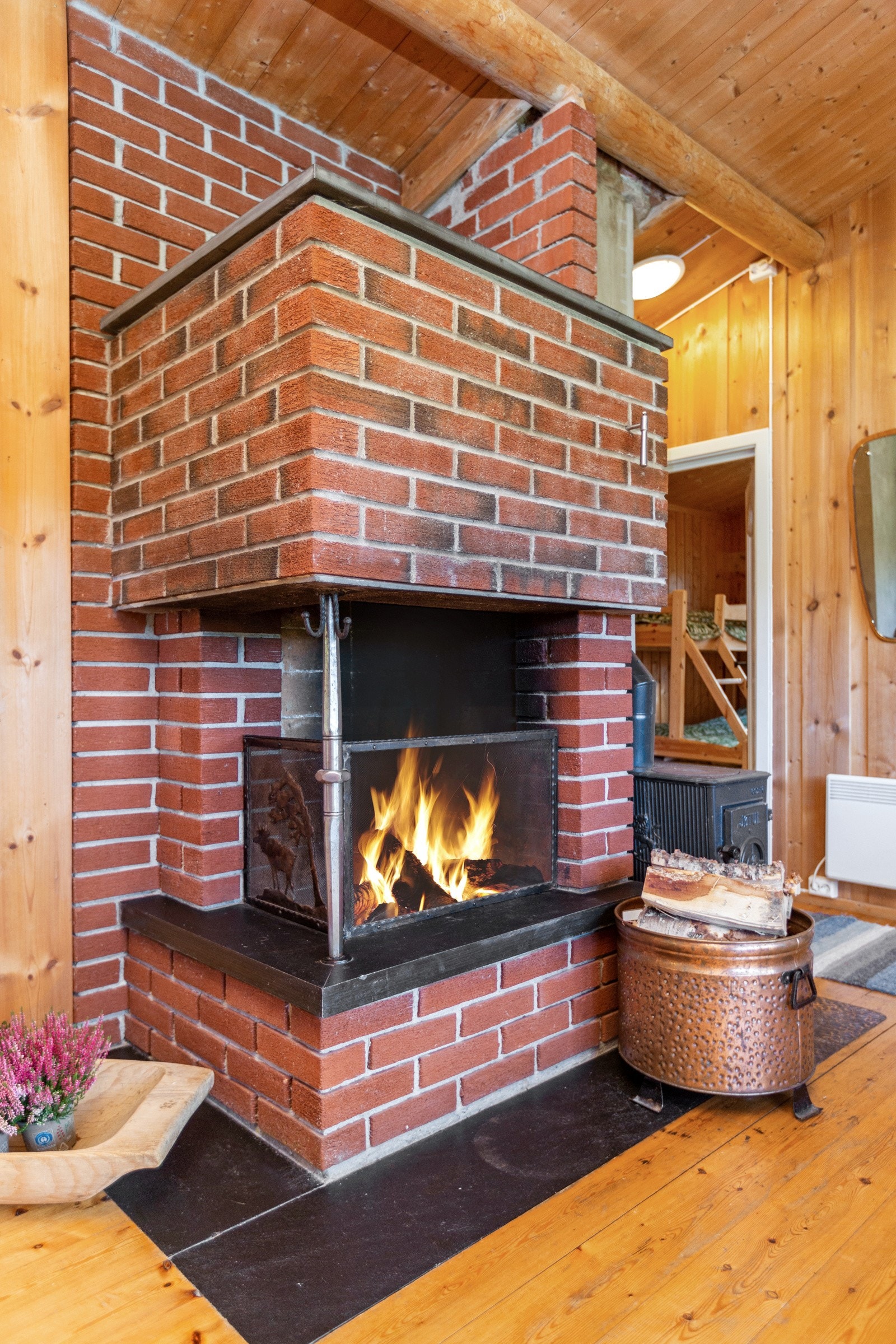 En åpen peis varmer godt på kalde dager. Galleribilde