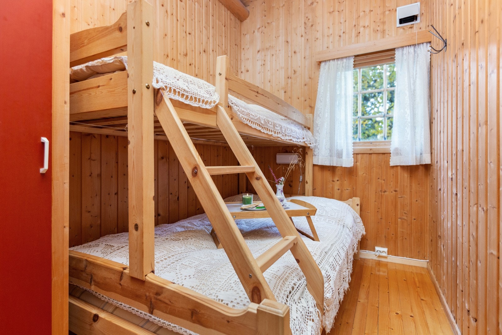 Familiekøyeseng på det andre soverommet. Galleribilde