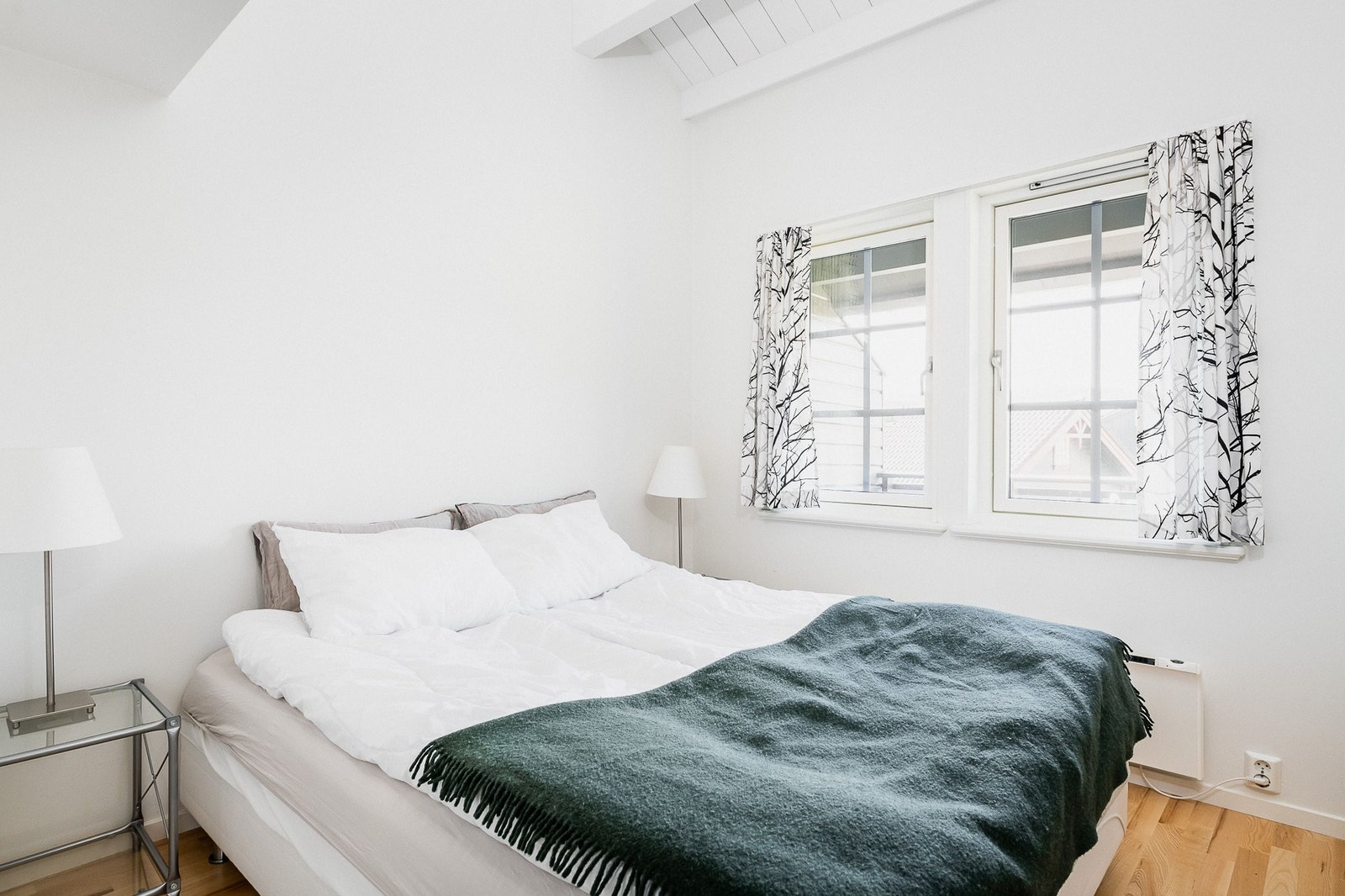 Soverom 1: Hovedsoverom med god plass til dobbelseng. Galleribilde