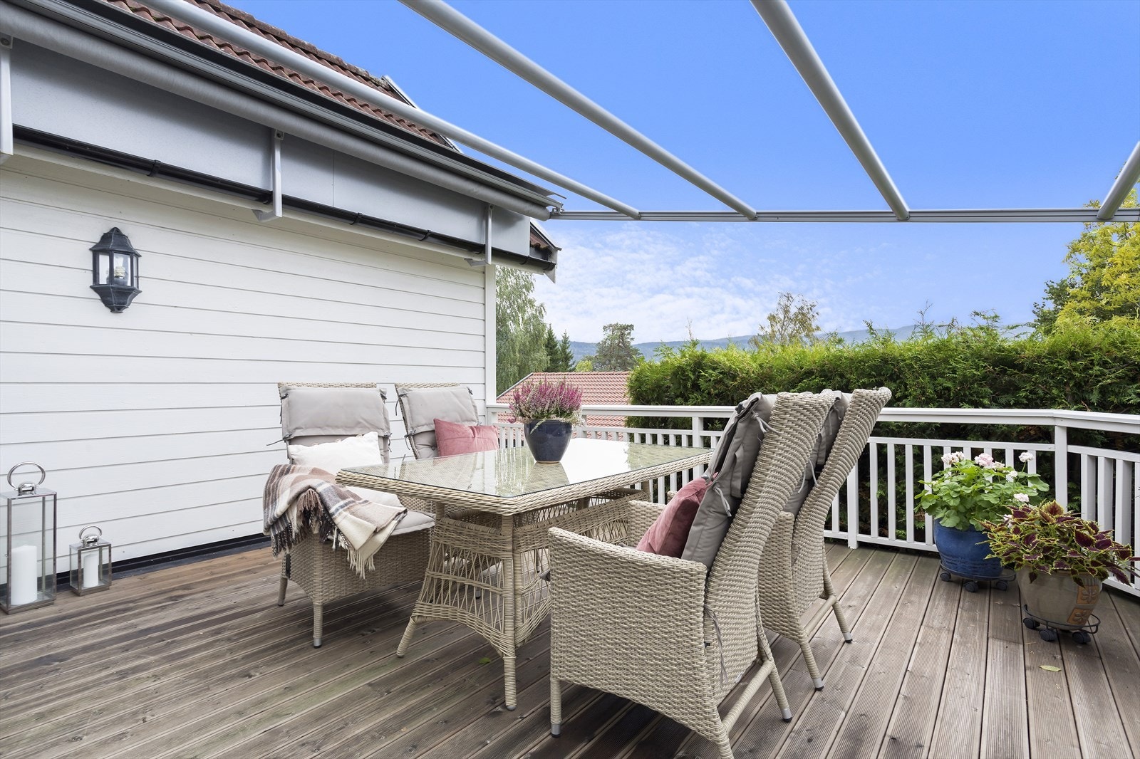 Terrassen ligger skjermet og usjenert og har fine solforhold. Galleribilde