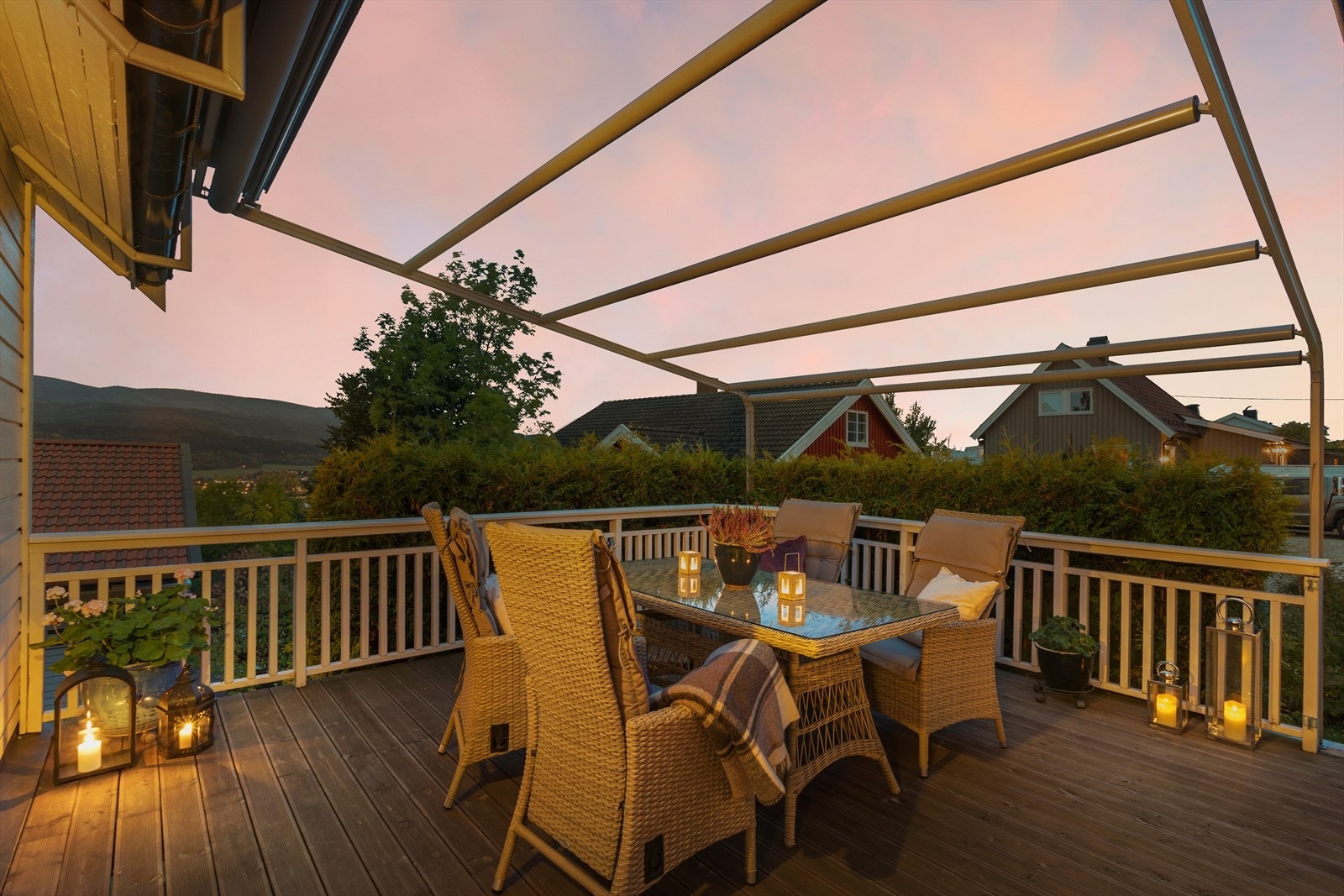 Kveldsstemning på terrassen. Galleribilde