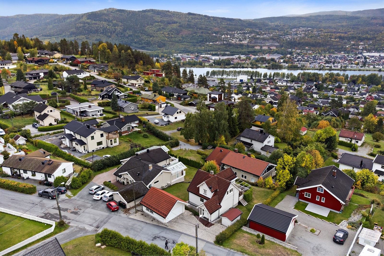 Svært barnevennlig beliggenhet med gangavstand til både barneskole, ungdomsskole og flere barnehager. Galleribilde