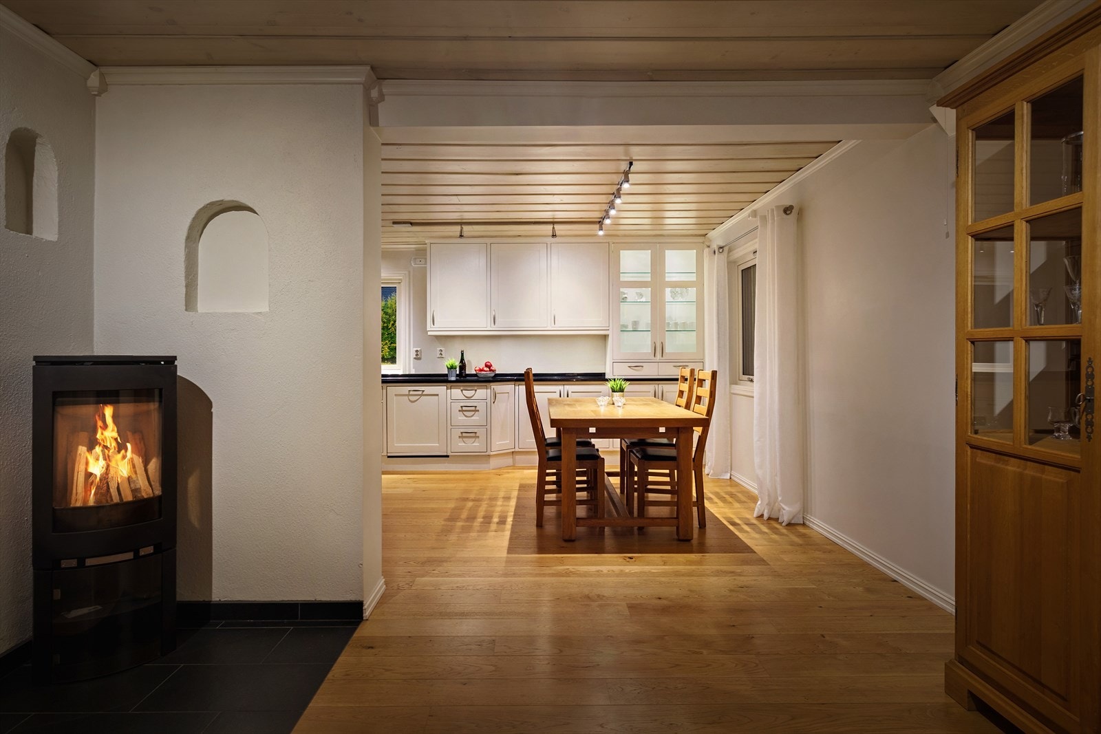 Kveldsstemning i stuen. Galleribilde