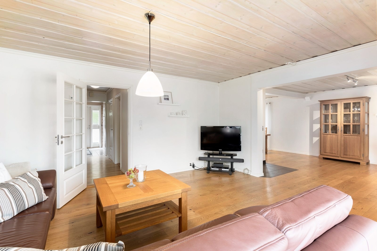 Fra gangen er det adkomst til stuen. Galleribilde