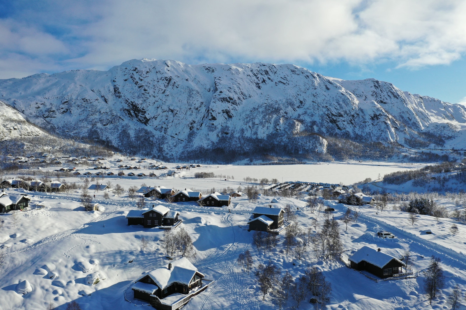 Utsikt til vakre Skibufjellet, Stavtjørna og Stavtjørn Alpint Galleribilde