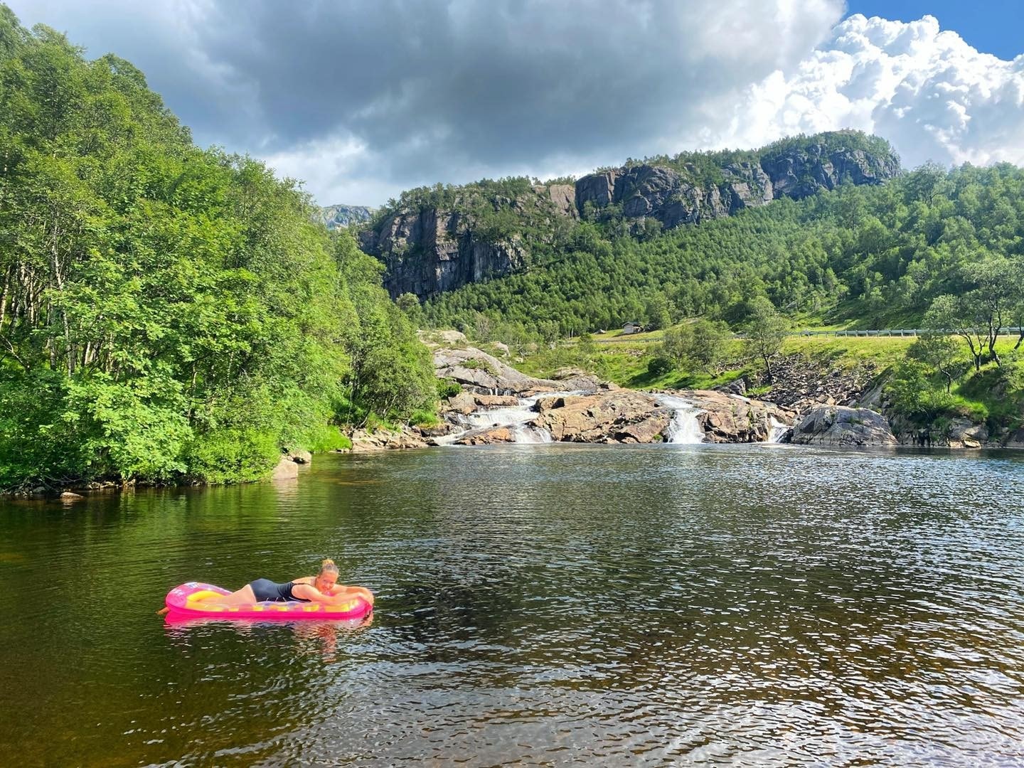 Grøttelandsfossen i gangavstand fra hyttefeltet Galleribilde