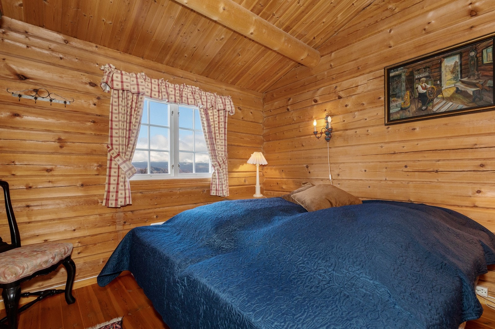 Hytta har fire soverom Galleribilde