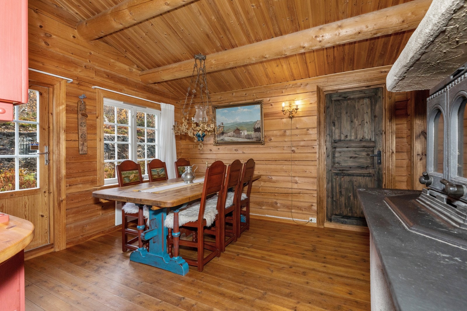 Samle familien til hyggelige måltider på hytta Galleribilde