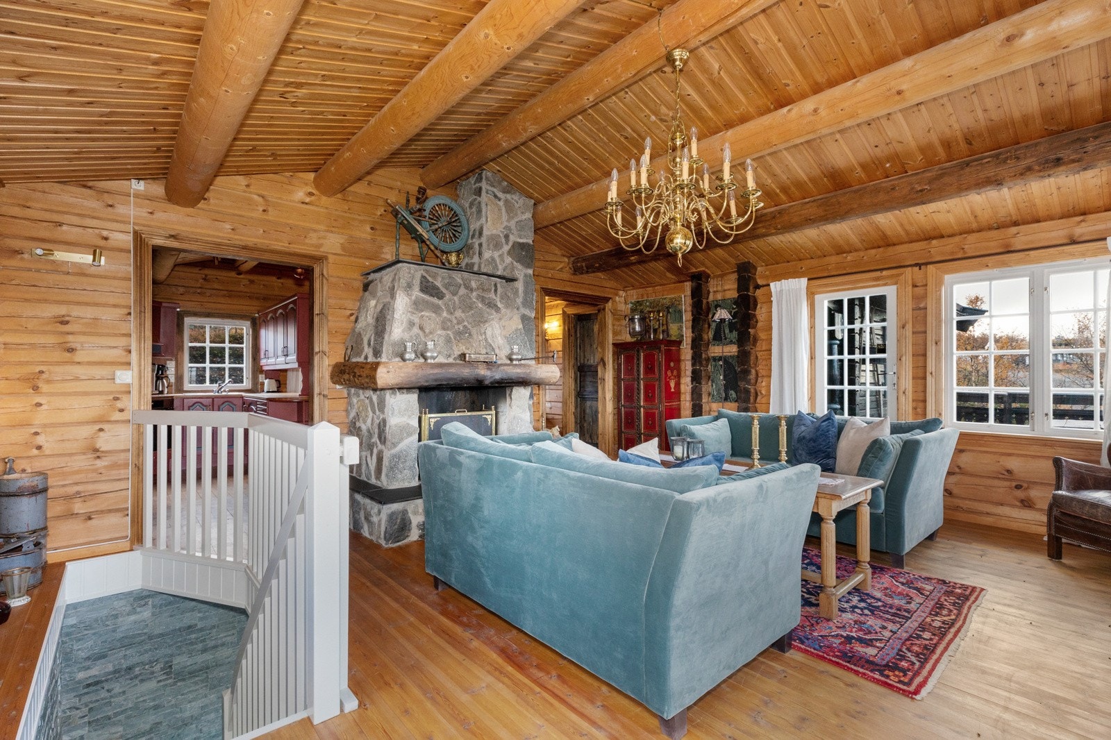 Videre adkomst til spisestue og kjøkken Galleribilde