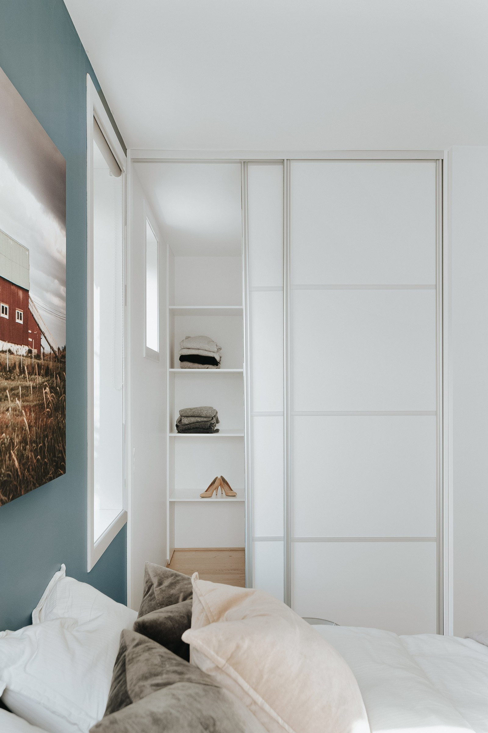 God oppbevaringsplass i walk-in-closet